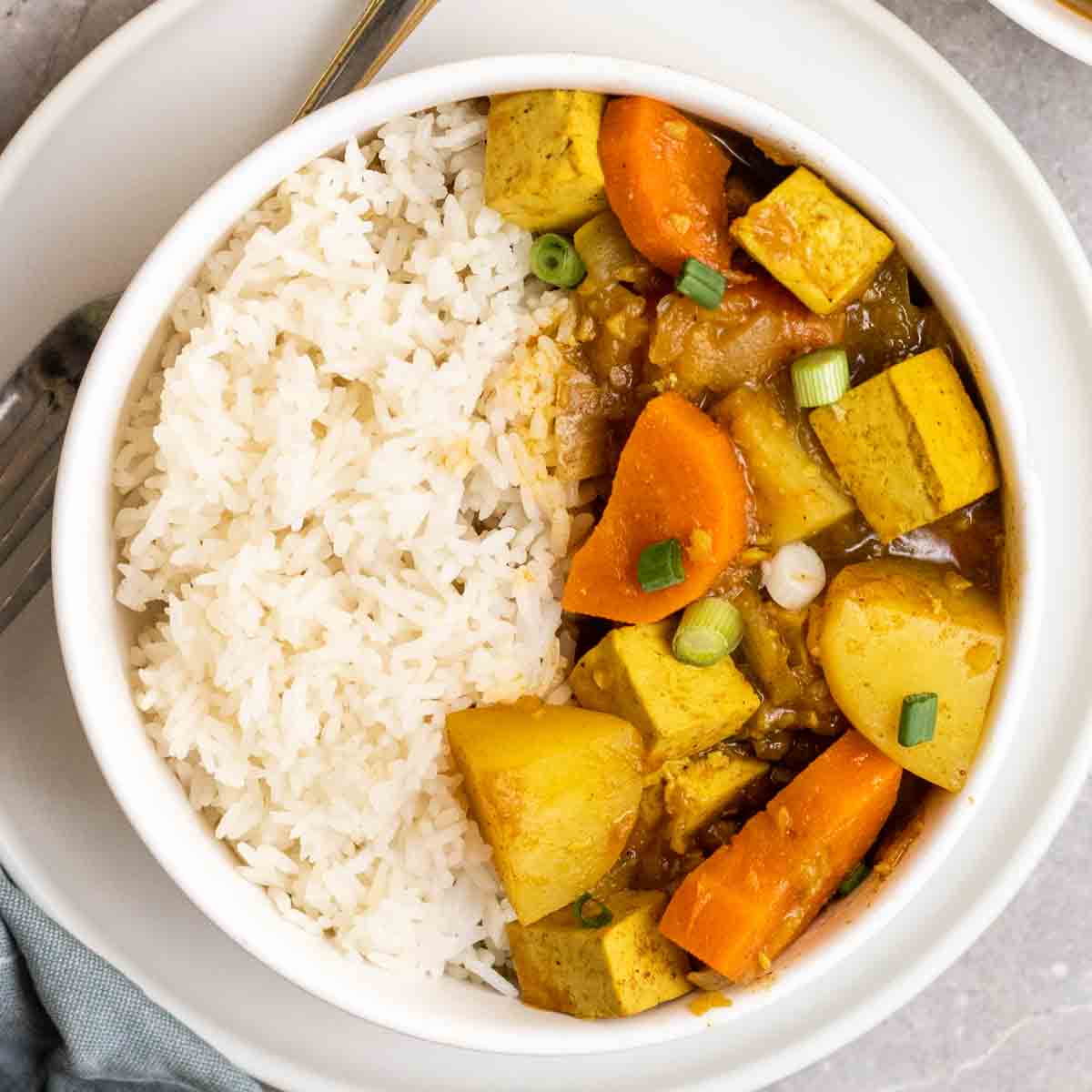 https://www.orientalitalia.com/wp-content/uploads/2022/11/vegan-japanese-curry-featured.jpg